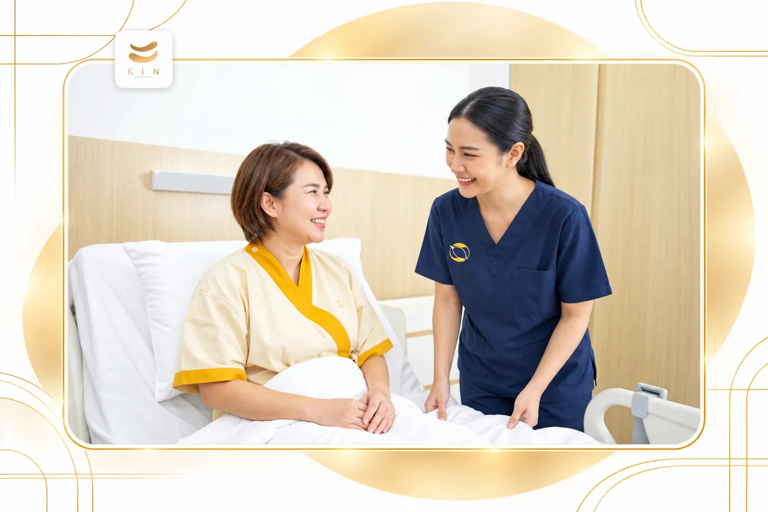 พยาบาล KIN พูดคุยกับผู้รับบริการบนเตียงในศูนย์ดูแลผู้สูงอายุ — ประกอบหัวข้อ “เนอสซิ่งโฮม พัทยา (Nursing Home Pattaya) — ค่าใช้จ่าย ดูแลผู้สูงอายุ ชลบุรี” · ภาพประกอบจากภาพจริงของ KIN Rehabilitation พยาบาล KIN พูดคุยกับผู้รับบริการบนเตียงในศูนย์ดูแลผู้สูงอายุ — ประกอบหัวข้อ “เนอสซิ่งโฮม พัทยา (Nursing Home Pattaya) — ค่าใช้จ่าย ดูแลผู้สูงอายุ ชลบุรี” · ภาพประกอบจากภาพจริงของ KIN Rehabilitation