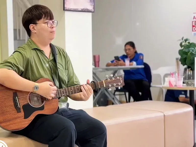กิจกรรมดนตรีบำบัด ที่ KIN ราชพฤกษ์ — ภาพจริงจากเพจ Facebook สาขา