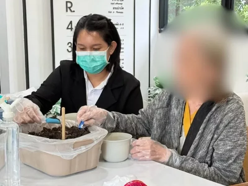 กิจกรรมปลูกมะลิ สายใยรัก ที่ KIN สุขุมวิท 107 — ภาพจริงจากเพจ Facebook สาขา