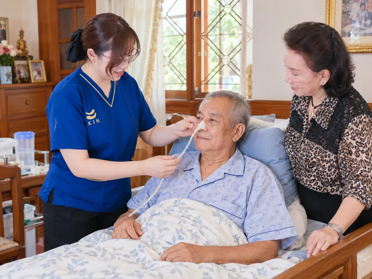 พยาบาลเปลี่ยนสายให้อาหารทางจมูกที่บ้าน KIN HomeCare | NG tube care at home