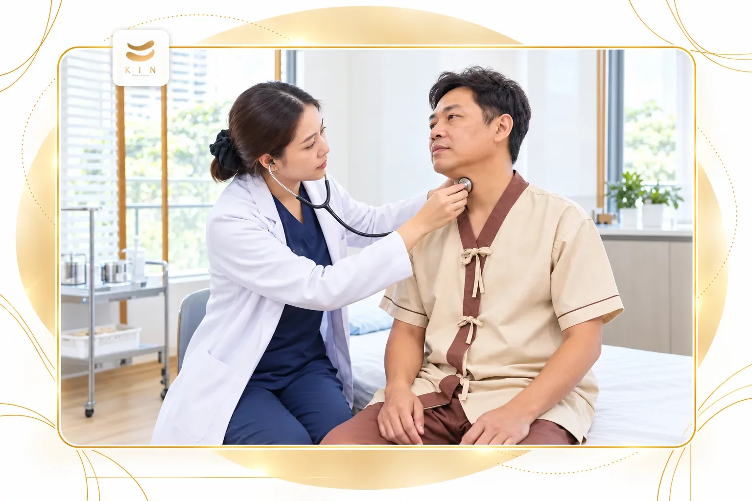 แพทย์ตรวจประเมินผู้เข้ารับบริการก่อนพิจารณาส่งตรวจอัลตราซาวด์หลอดเลือดคอ doctor assessment before carotid ultrasound ศูนย์ฟื้นฟูคิน KIN