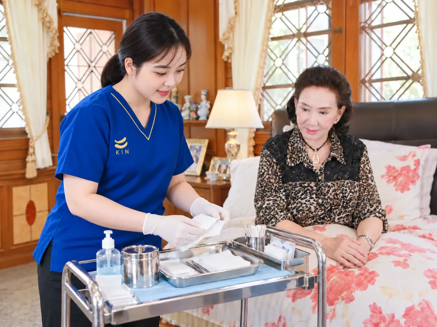 พยาบาลวิชาชีพทำแผลที่บ้าน KIN HomeCare | Home nursing wound care