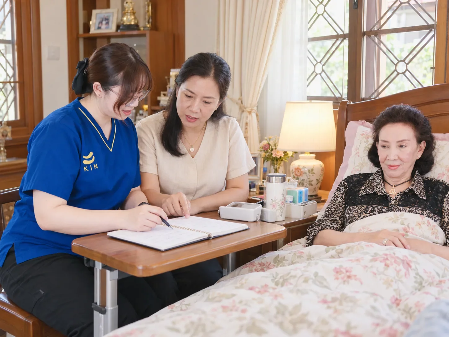 พยาบาลวิชาชีพแนะนำครอบครัวดูแลผู้ป่วยที่บ้าน KIN HomeCare | Nurse family education