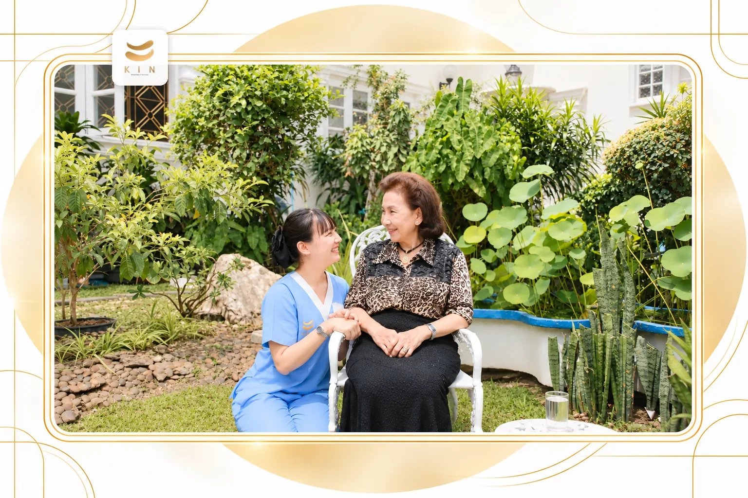 นักบริบาลของศูนย์ฟื้นฟูคินดูแลกิจวัตรประจำวันของผู้สูงอายุที่บ้าน KIN nurse aide daily living care at home Bangkok ศูนย์ฟื้นฟูคิน KIN