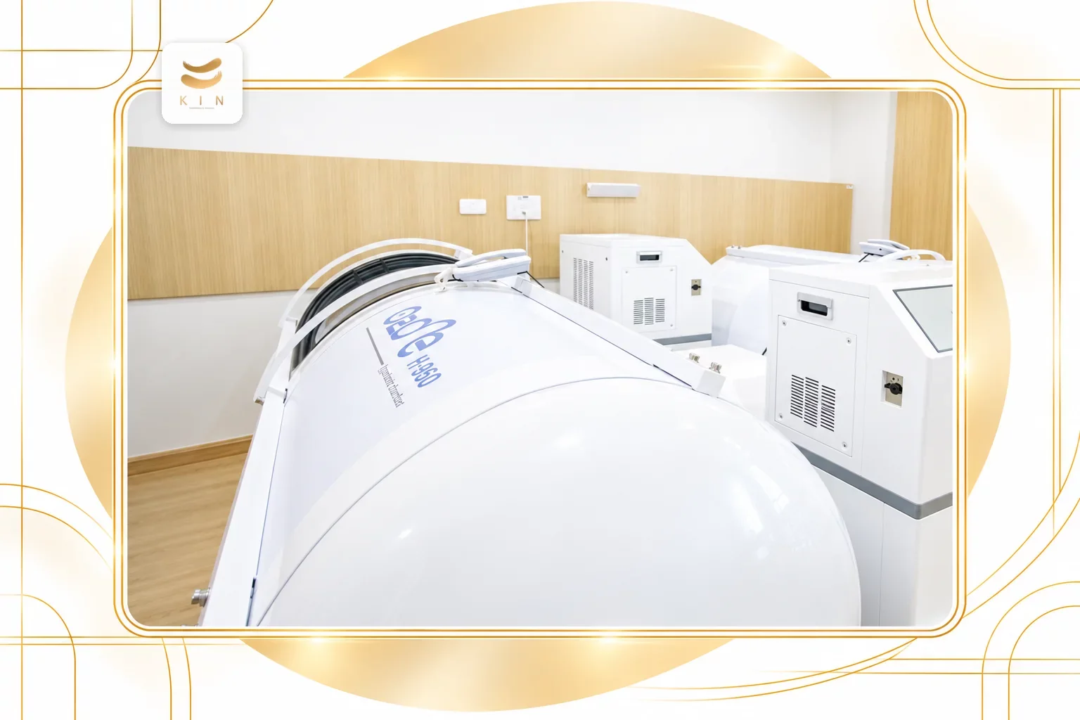 เครื่องออกซิเจนแรงดันสูง HBOT · ภาพประกอบจากภาพจริงของ KIN Rehabilitation เครื่องออกซิเจนแรงดันสูง HBOT · ภาพประกอบจากภาพจริงของ KIN Rehabilitation