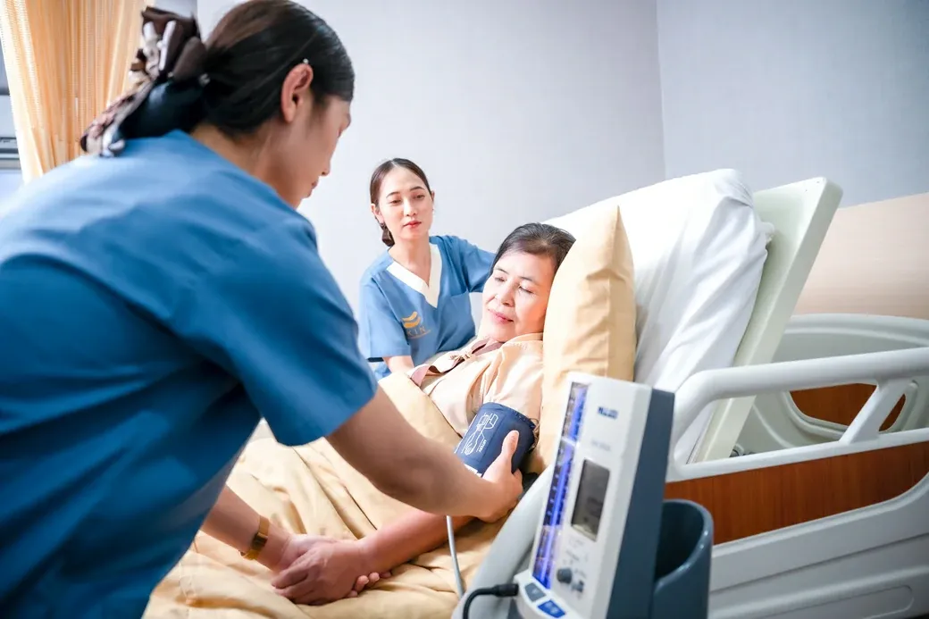 ทีมพยาบาลดูแลผู้สูงอายุระยะยาว 24 ชม. ศูนย์ฟื้นฟูคิน KIN