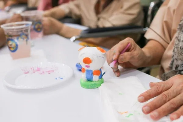 ผู้สูงอายุทำกิจกรรมบำบัดประจำวัน ดูแลระยะยาว ศูนย์ฟื้นฟูคิน KIN