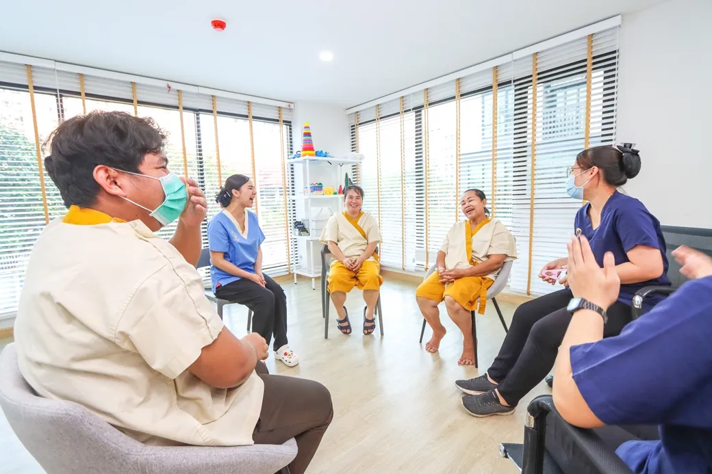 กิจกรรมบำบัดฝึกใช้มือผู้ป่วย Stroke ศูนย์ฟื้นฟูคิน KIN